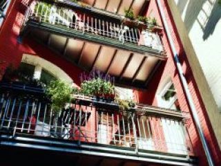 Balkone in einem Innenhof